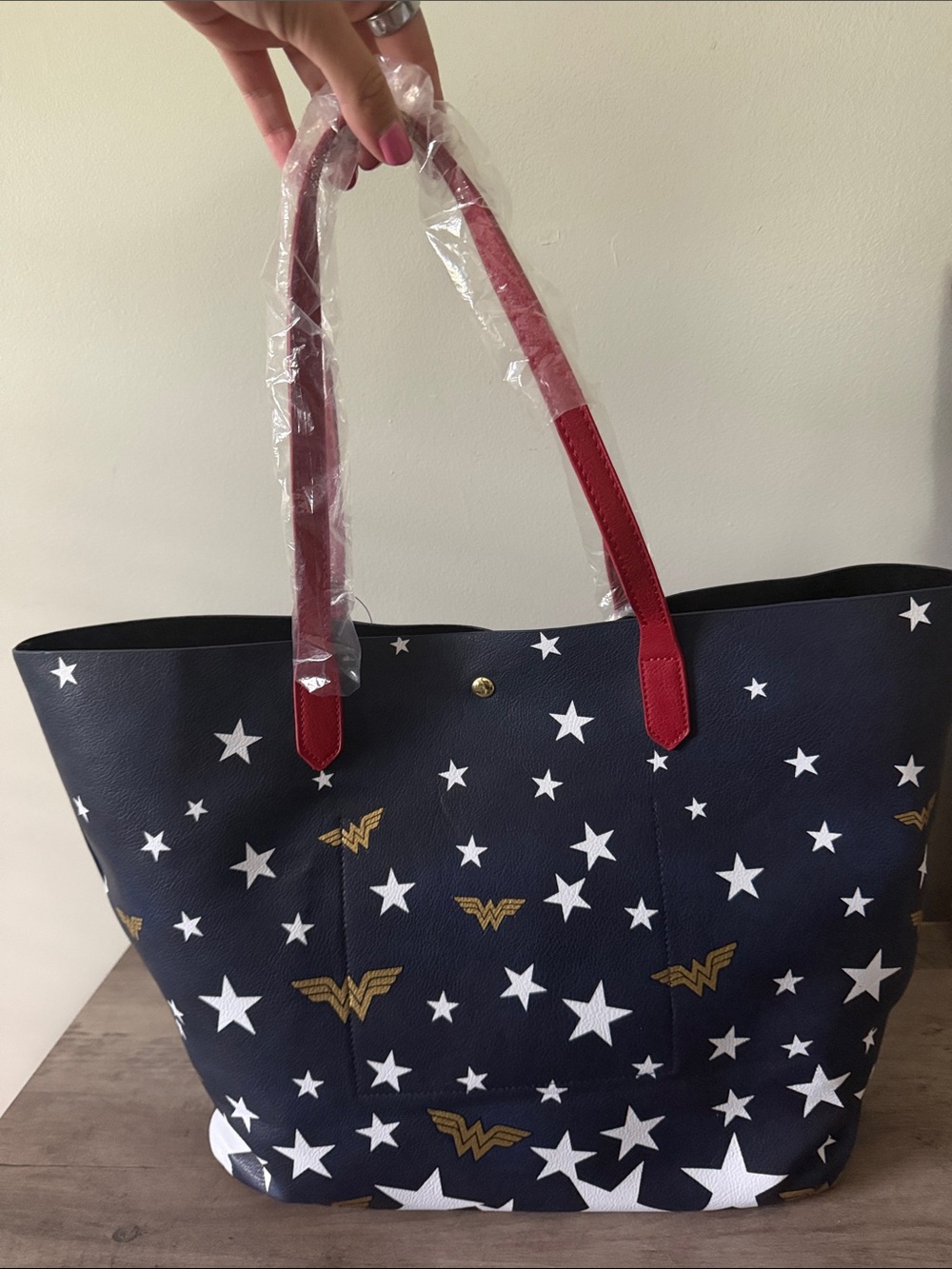 Wonder Women Star Print Navy Tote with Red Handles - Picture 4 of 7
